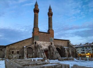 Rıbat Kalesi ve İç Kalesi